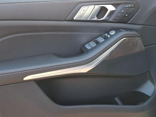 Skyscraper Grey Metallic 2026 BMW X7 xDrive40i