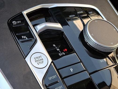 Skyscraper Grey Metallic 2026 BMW X7 xDrive40i