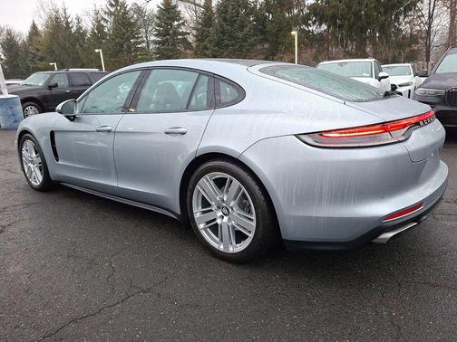 2023 Porsche Panamera 4