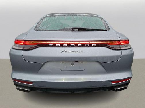 2023 Porsche Panamera 4