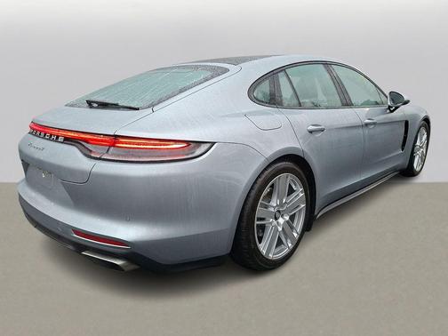 2023 Porsche Panamera 4