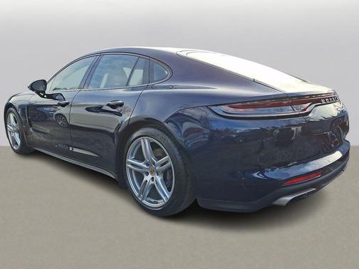 2022 Porsche Panamera 4