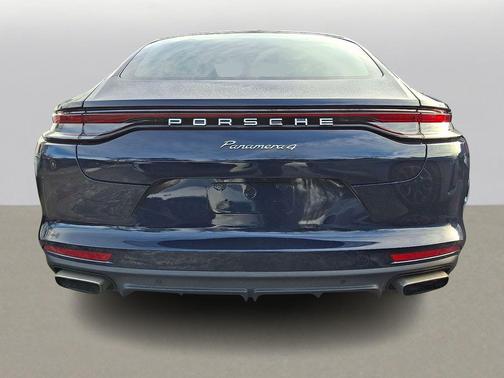 2022 Porsche Panamera 4