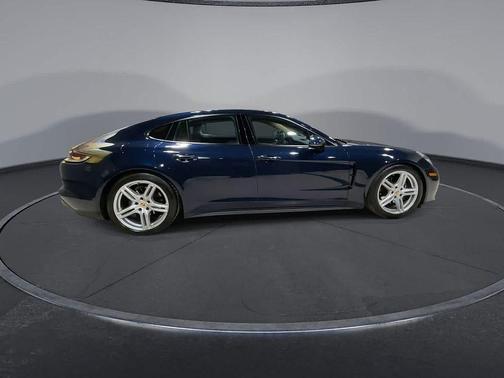 2022 Porsche Panamera 4