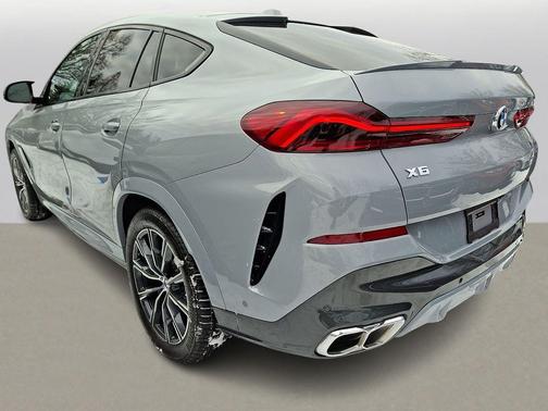 2025 BMW X6 M60i