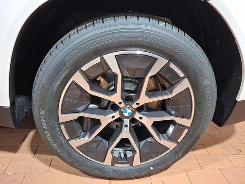 Mineral White Metallic 2026 BMW X3 30 xDrive