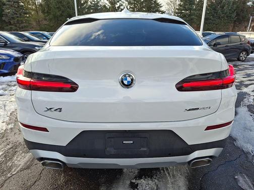 2023 BMW X4 xDrive30i