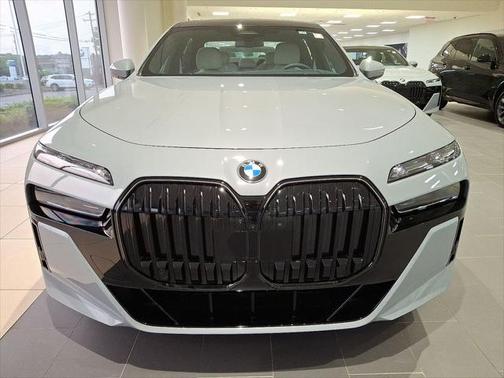 2025 BMW 740 i xDrive
