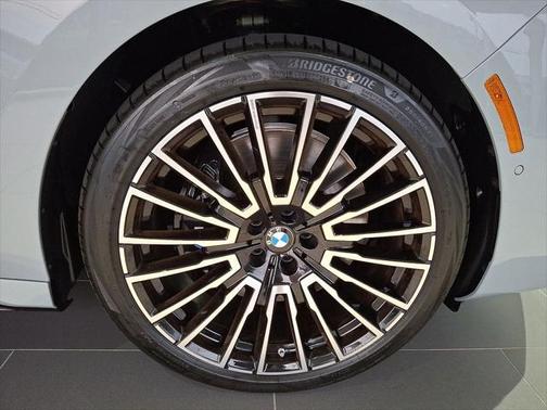 2025 BMW 740 i xDrive