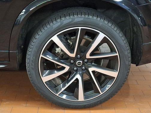 Onyx Black Metallic 2024 Volvo XC90 B6 Plus Bright Theme 7-Seater