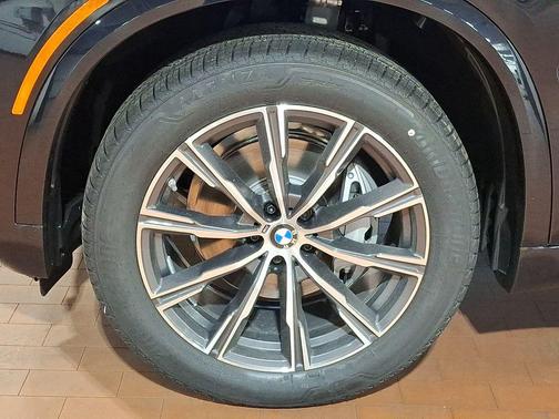 Black Sapphire Metallic 2026 BMW X5 xDrive40i