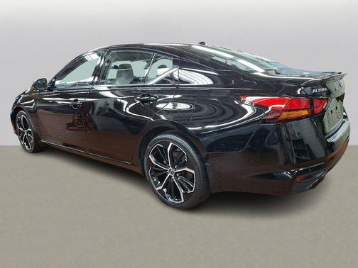 2023 Nissan Altima SR FWD
