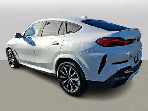 2021 BMW X6 M50i
