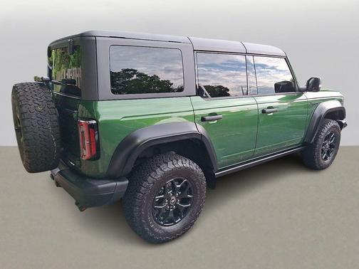 Eruption Green Metallic 2025 Ford Bronco Badlands