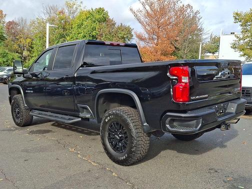 2024 Chevrolet Silverado 2500 4WD Crew Cab Standard Bed ZR2