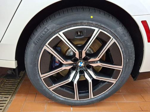 2023 BMW 760 i xDrive