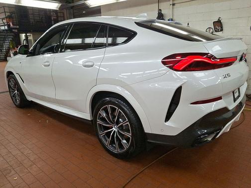2023 BMW X6 xDrive40i