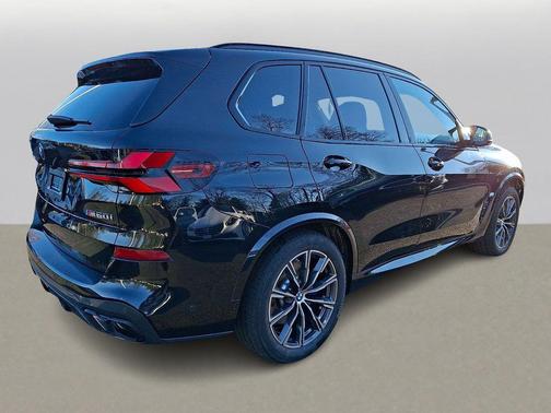 2024 BMW X5 M60i