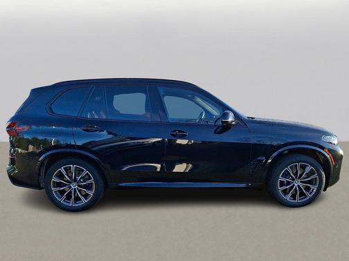 2024 BMW X5 M60i