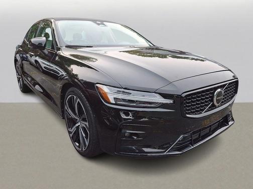 2024 Volvo S60 B5 Plus Dark Theme