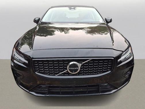 2024 Volvo S60 B5 Plus Dark Theme