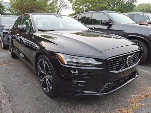 2024 Volvo S60 B5 Plus Dark Theme