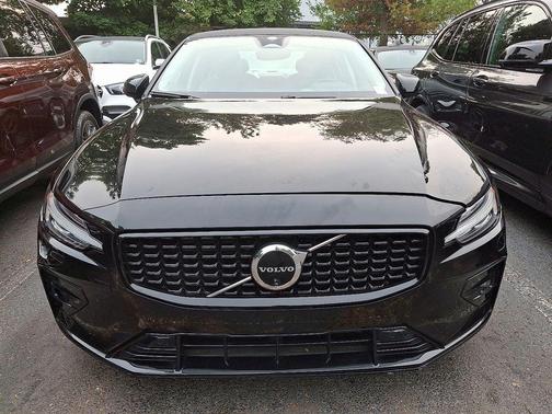 2024 Volvo S60 B5 Plus Dark Theme