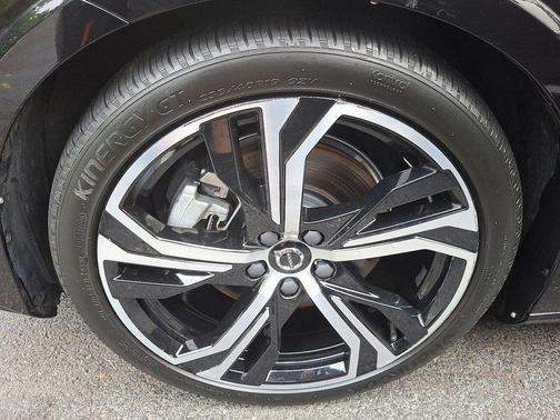 2024 Volvo S60 B5 Plus Dark Theme