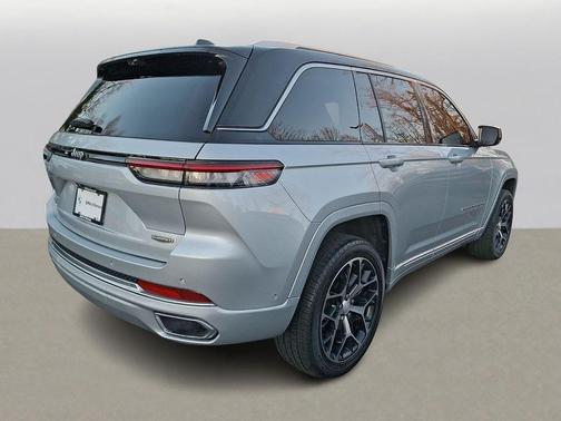 2022 Jeep Grand Cherokee Summit