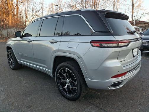 2022 Jeep Grand Cherokee Summit