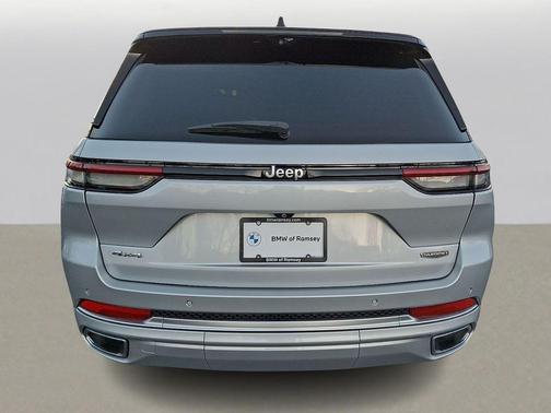 2022 Jeep Grand Cherokee Summit