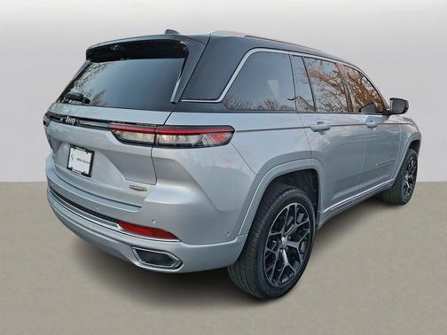 2022 Jeep Grand Cherokee Summit