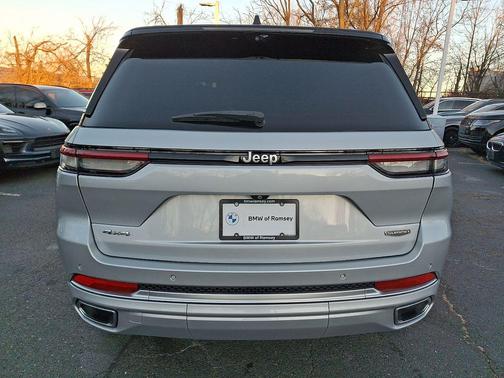 2022 Jeep Grand Cherokee Summit