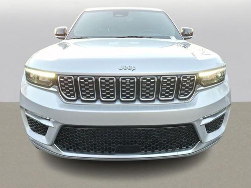 2022 Jeep Grand Cherokee Summit