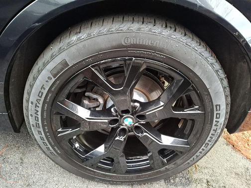 Black Sapphire Metallic 2023 BMW X7 xDrive40i