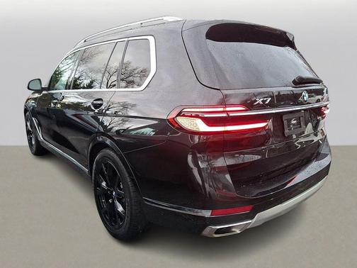 Black Sapphire Metallic 2023 BMW X7 xDrive40i