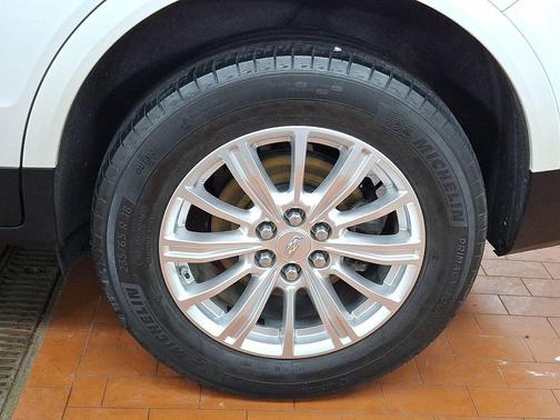 Crystal White Tricoat 2018 Cadillac XT5 Base