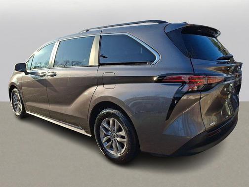 2022 Toyota Sienna XLE