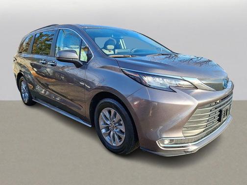 2022 Toyota Sienna XLE