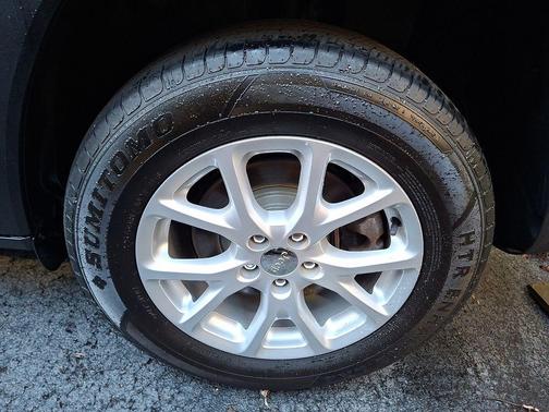 Granite Crystal Metallic Clearcoat 2017 Jeep Cherokee Latitude
