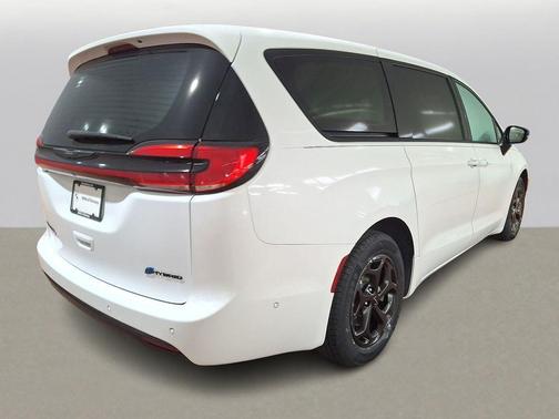 2024 Chrysler Pacifica Hybrid S Appearance Pkg