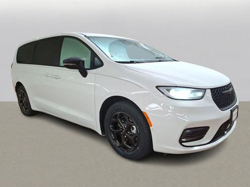 2024 Chrysler Pacifica Hybrid S Appearance Pkg