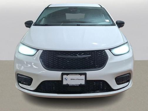 2024 Chrysler Pacifica Hybrid S Appearance Pkg