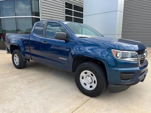 Photo 3 of 11 of 2019 Chevrolet Colorado WT