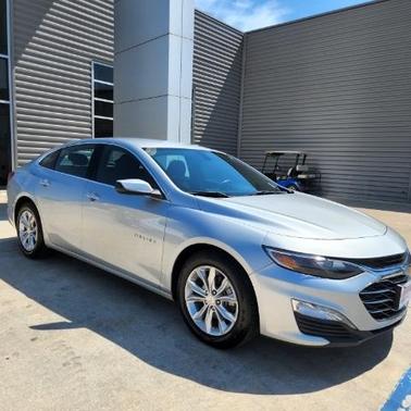 Photo 3 of 35 of 2020 Chevrolet Malibu LT