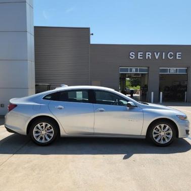 Photo 4 of 35 of 2020 Chevrolet Malibu LT