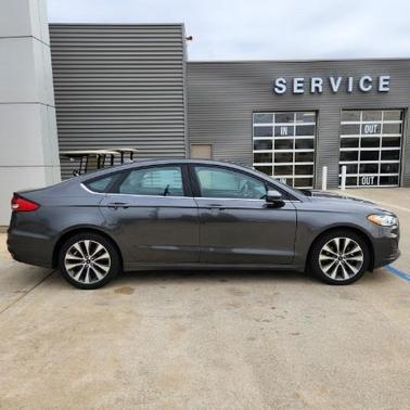 Photo 4 of 33 of 2019 Ford Fusion SE