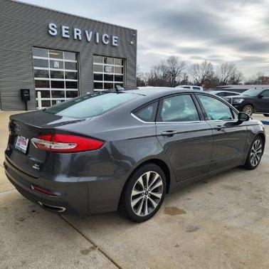 Photo 5 of 33 of 2019 Ford Fusion SE