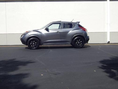 Gun Metallic 2011 Nissan Juke SV