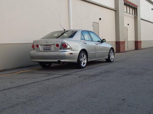 2002 Lexus IS 300 Base